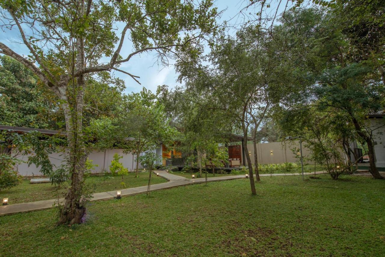Atha Resort Sigiriya Exterior foto The park