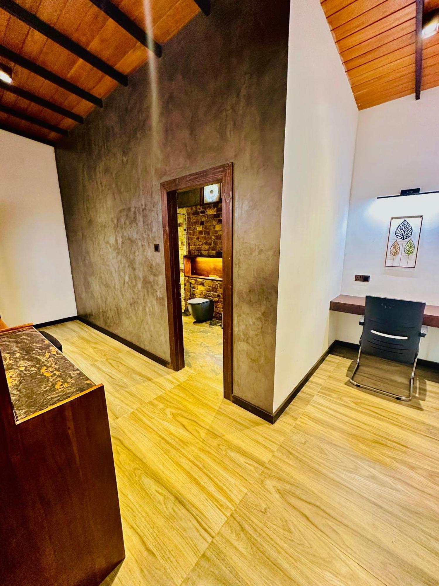 Atha Resort Sigiriya Exterior foto A private room at a spa in India