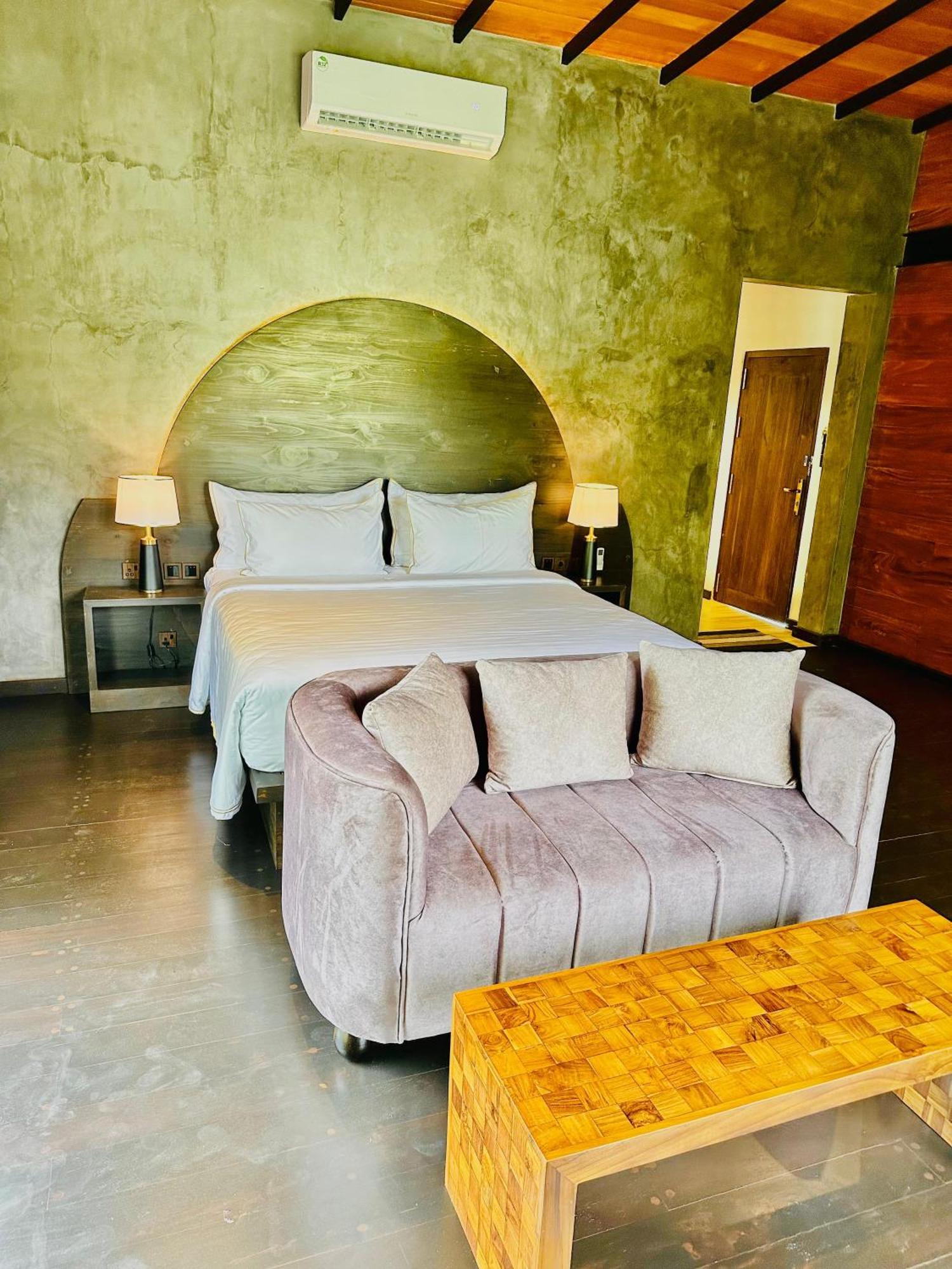 Atha Resort Sigiriya Exterior foto A bedroom at the hotel